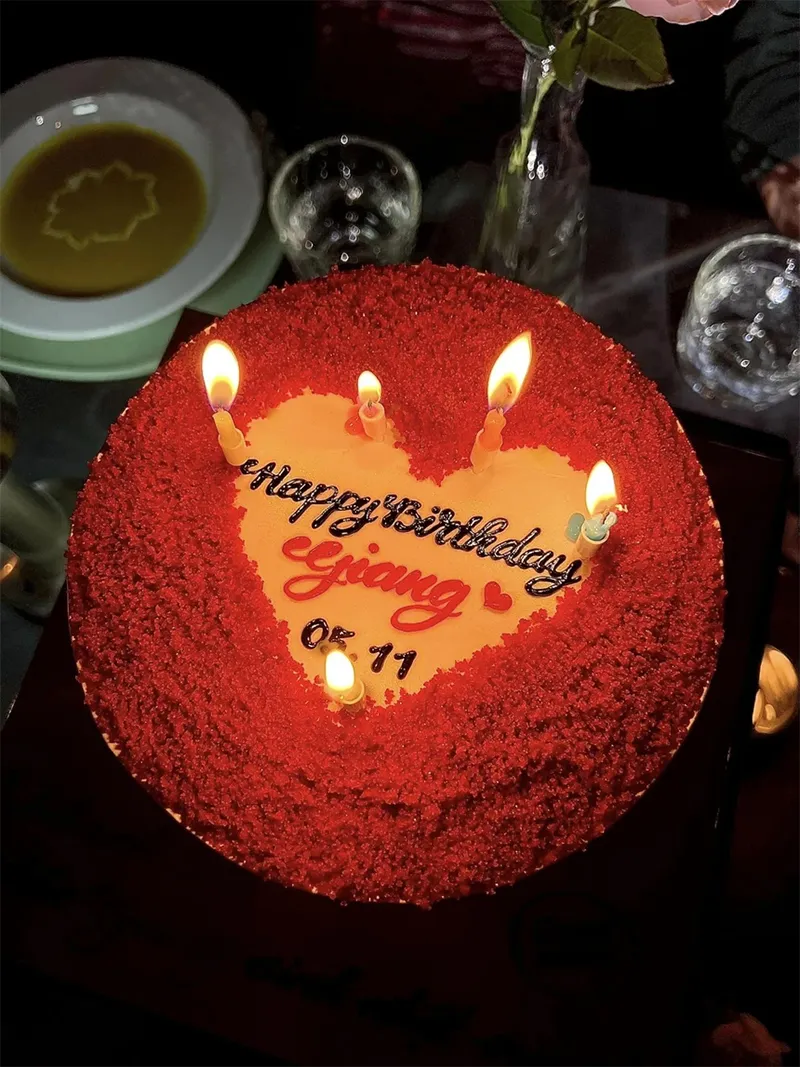 danh-tinh-nguoi-dan-ong-than-mat-voi-lam-khanh-chi-bi-don-la-tinh-moi-cua-cong-chua-5