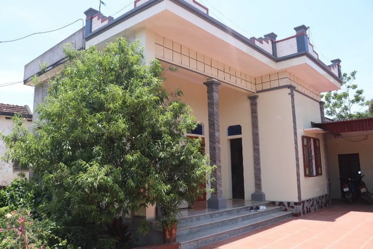 cuoi-tieu-thu-nuc-tieng-nha-gian-di-o-que-cua-doan-van-hau-van-hong-lep-ve-nho-1-chi-tiet-1