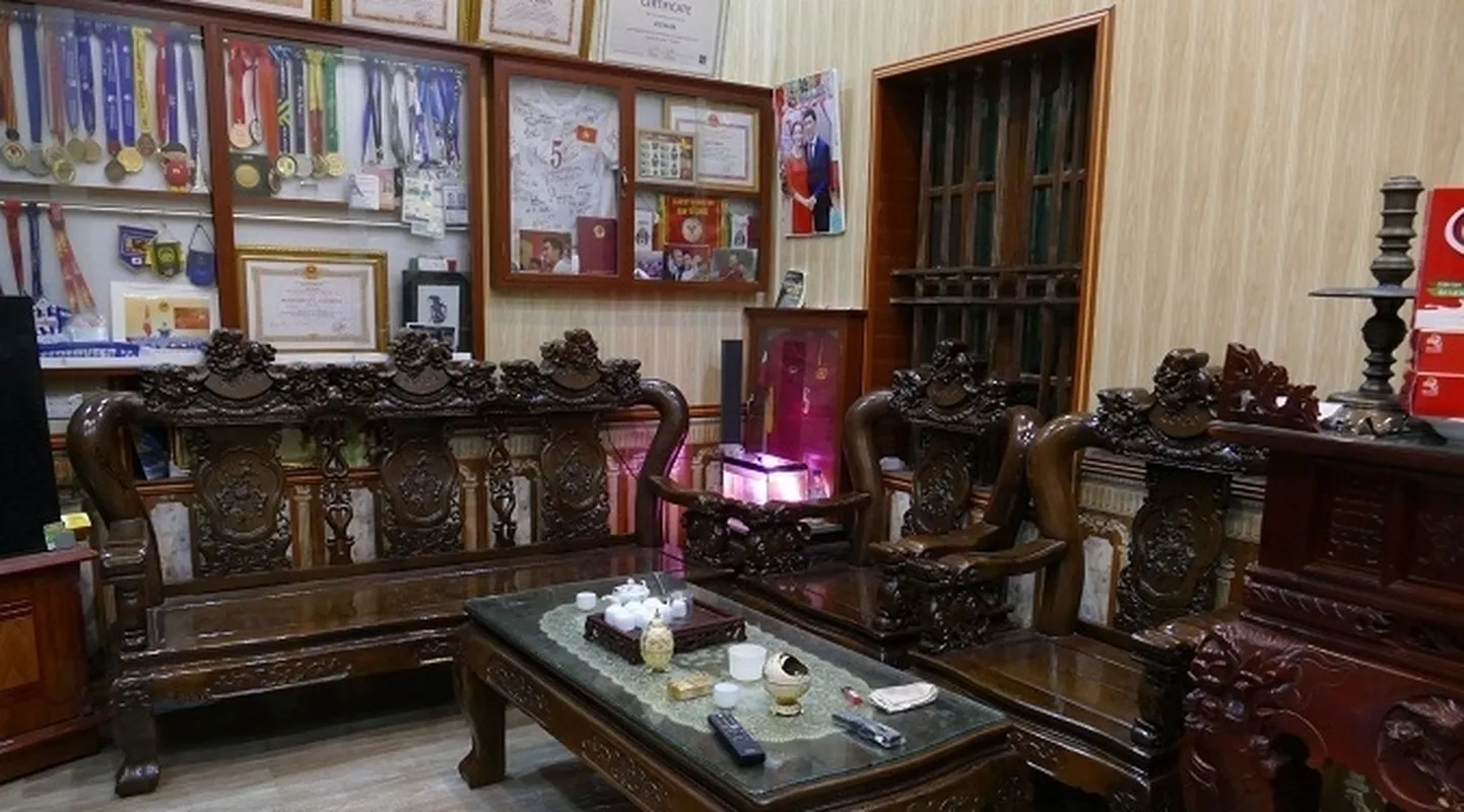 cuoi-tieu-thu-nuc-tieng-nha-gian-di-o-que-cua-doan-van-hau-van-hong-lep-ve-nho-1-chi-tiet-3