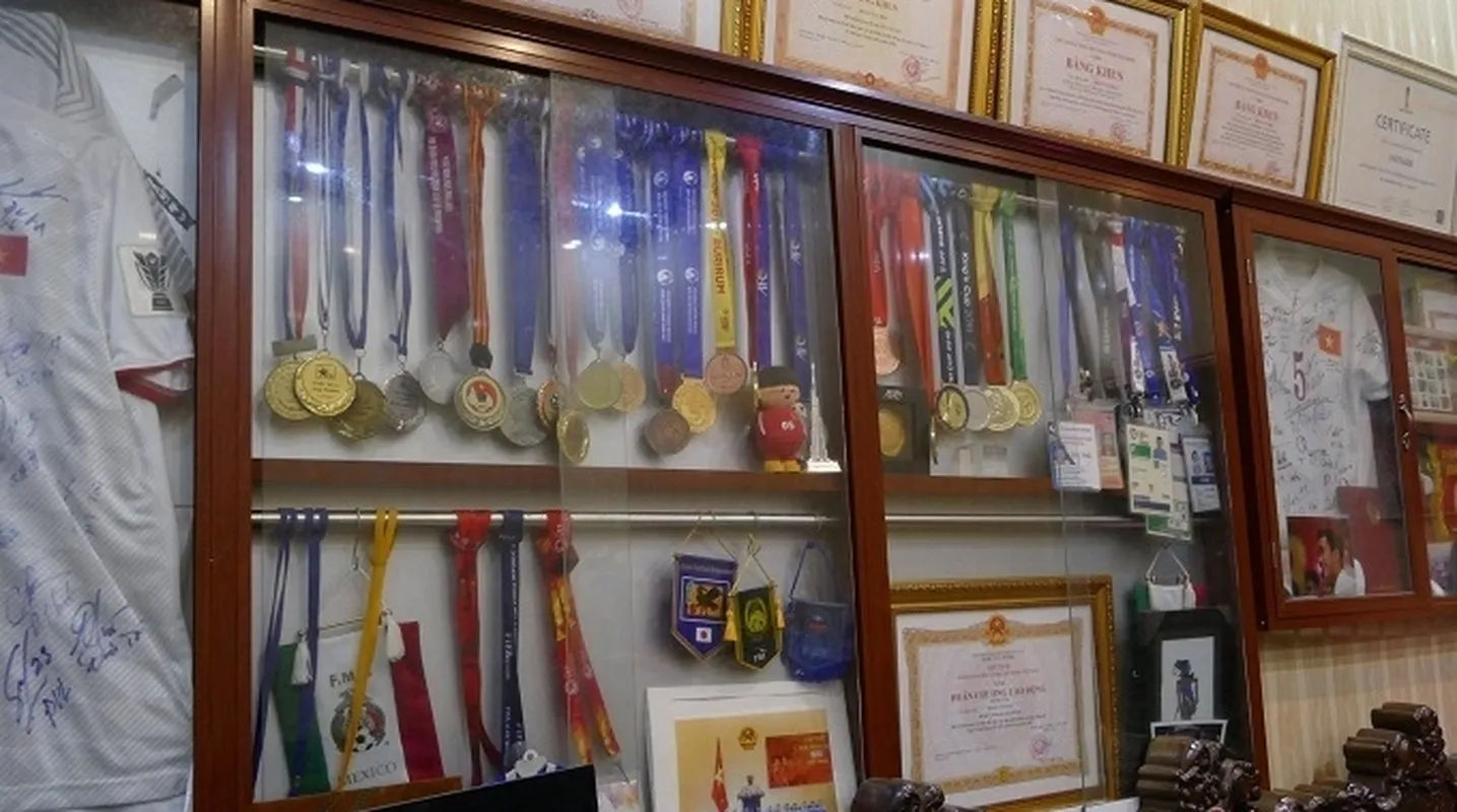 cuoi-tieu-thu-nuc-tieng-nha-gian-di-o-que-cua-doan-van-hau-van-hong-lep-ve-nho-1-chi-tiet-4