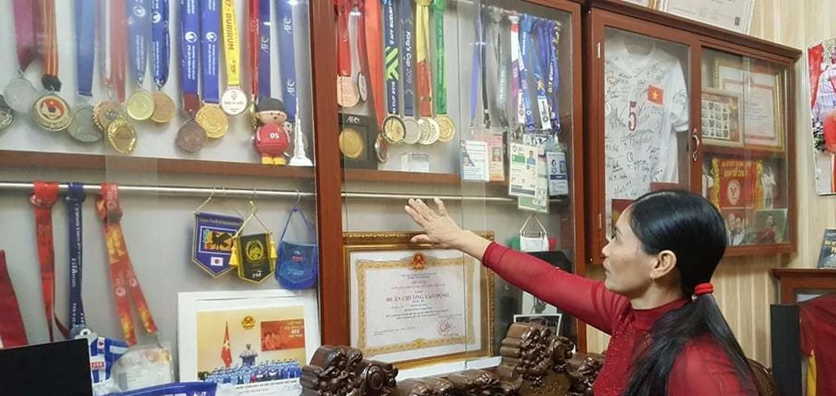 cuoi-tieu-thu-nuc-tieng-nha-gian-di-o-que-cua-doan-van-hau-van-hong-lep-ve-nho-1-chi-tiet-5