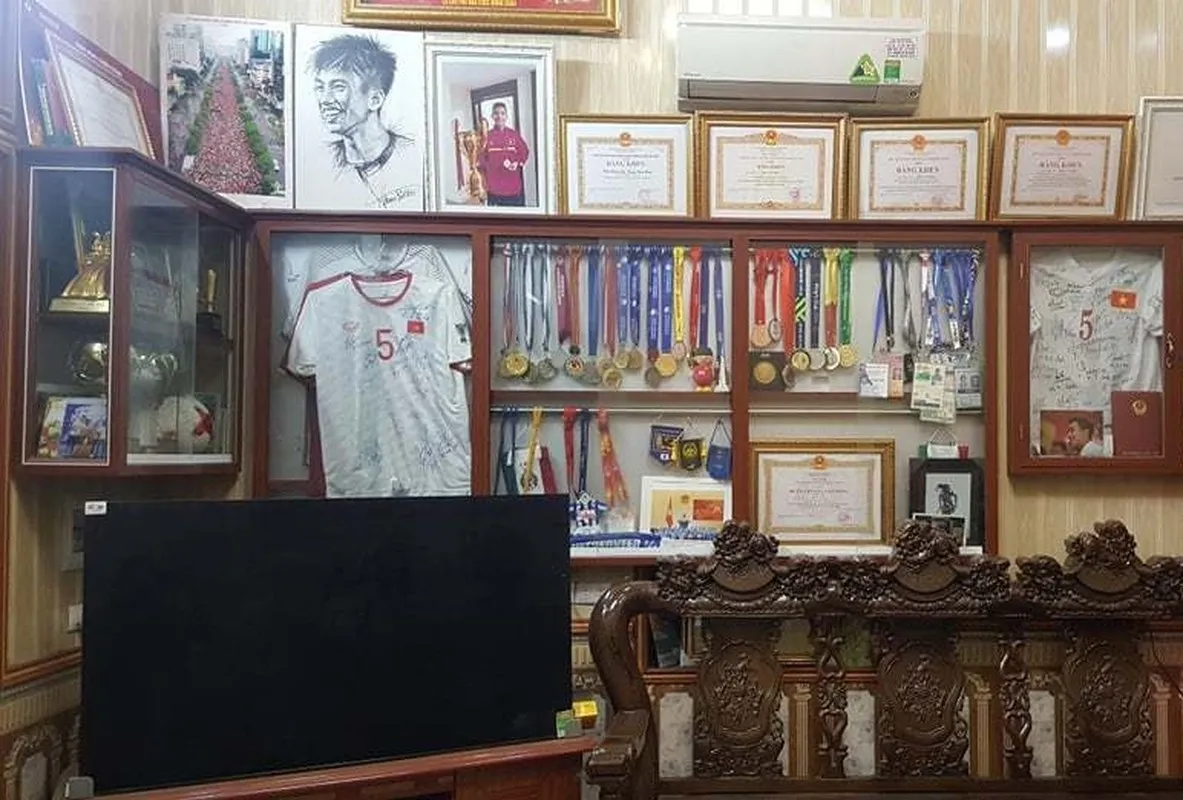 cuoi-tieu-thu-nuc-tieng-nha-gian-di-o-que-cua-doan-van-hau-van-hong-lep-ve-nho-1-chi-tiet-6