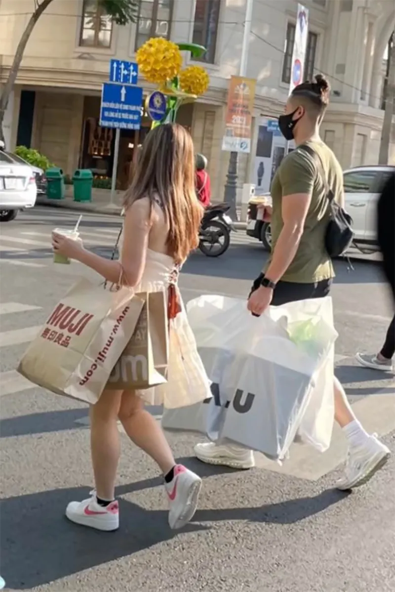 nam-tiktoker-viet-phu-nhi-dai-duoc-menh-danh-la-chong-quoc-dan-nay-chinh-thuc-cau-hon-nguoi-yeu-10