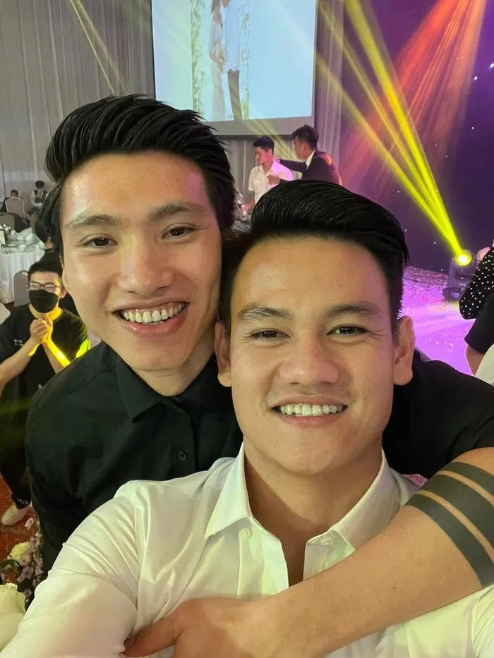 hot-girl-noi-tieng-ha-thanh-tung-mot-thoi-do-dang-voi-doan-van-hau-hien-ra-sao-11