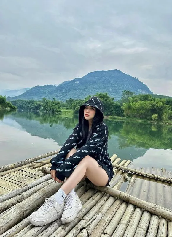 hot-girl-noi-tieng-ha-thanh-tung-mot-thoi-do-dang-voi-doan-van-hau-hien-ra-sao-5