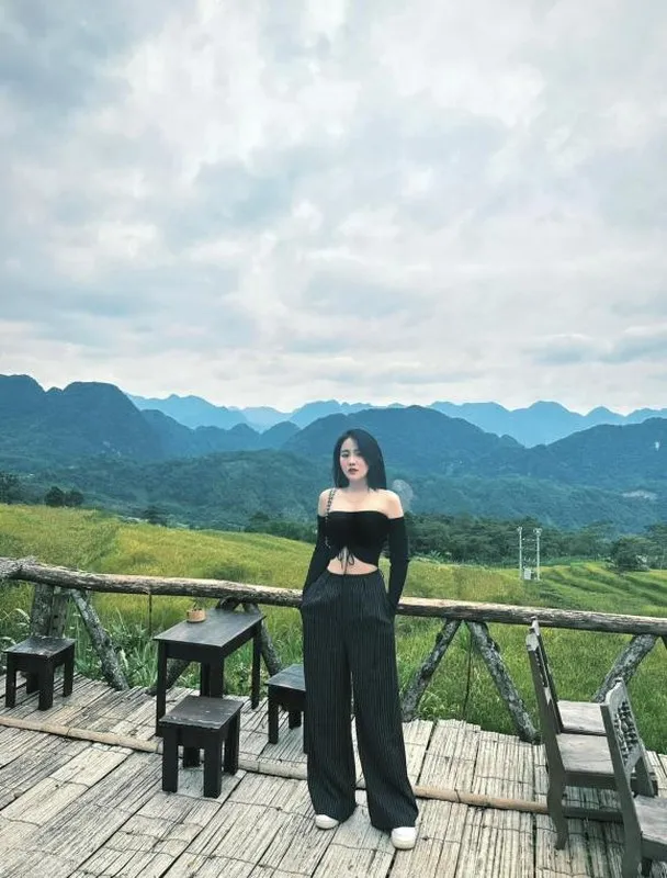 hot-girl-noi-tieng-ha-thanh-tung-mot-thoi-do-dang-voi-doan-van-hau-hien-ra-sao-9