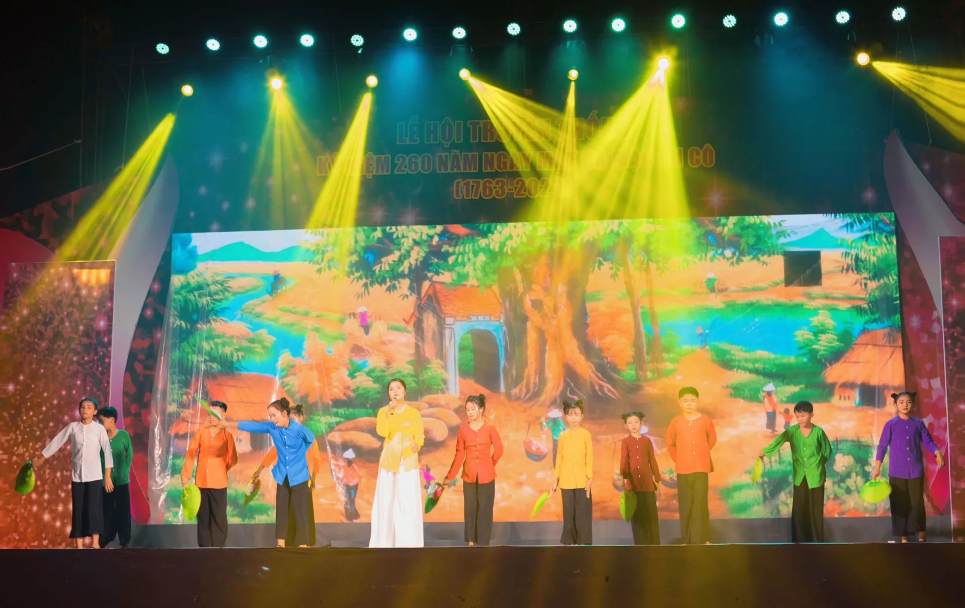 ha-tien-quy-tu-hon-100-nguoi-tren-cung-san-khau-tuong-niem-260-nam-ngay-mat-cua-ba-mac-mi-co-1