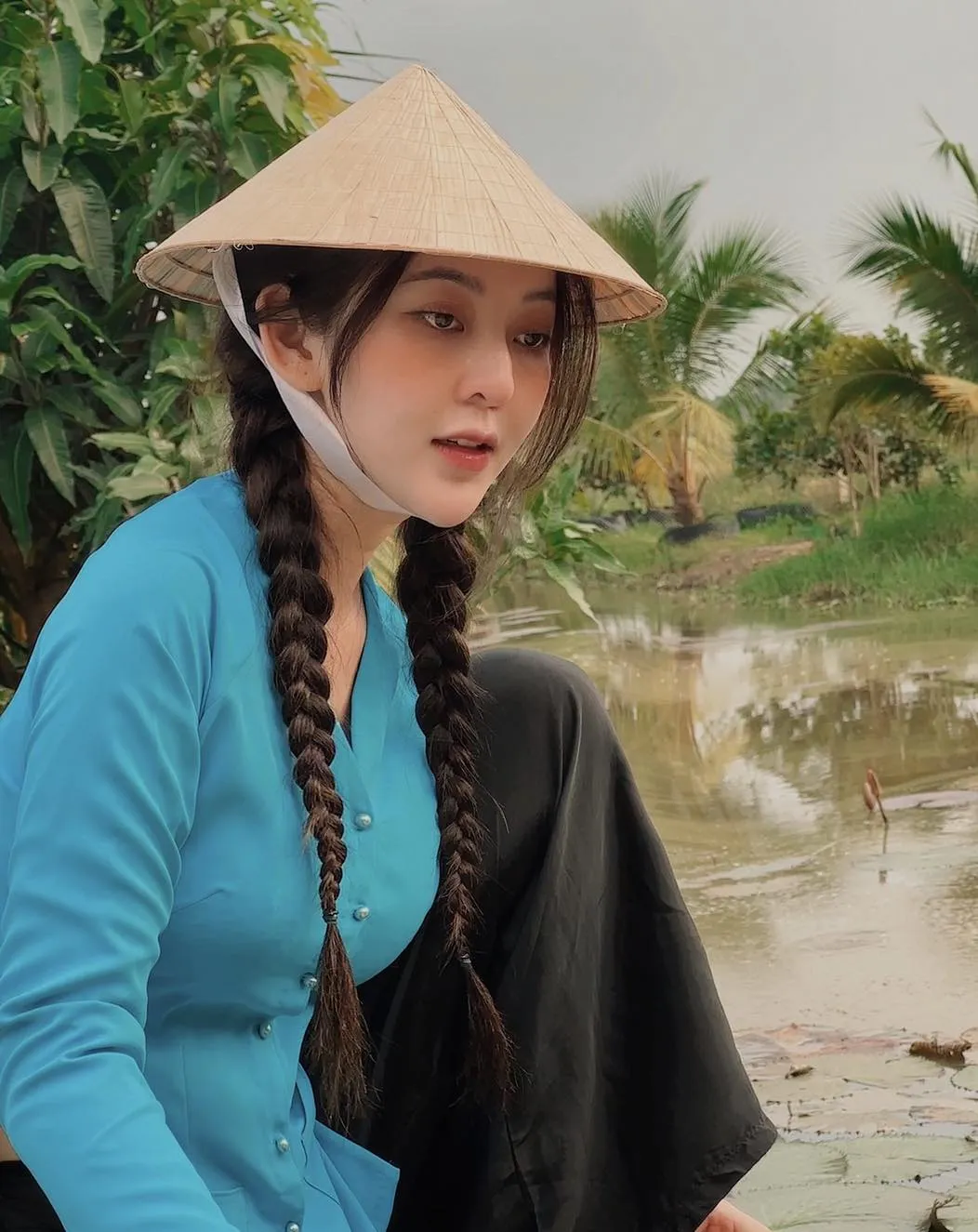 hot-girl-9x-bi-netizen-don-la-ban-gai-moi-cua-hong-thanh-dien-vien-nhom-hai-noi-tieng-nhan-sac-the-nao-1