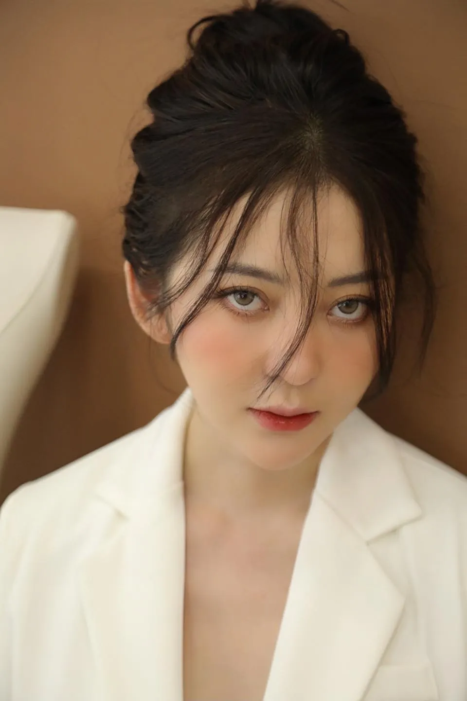 hot-girl-9x-bi-netizen-don-la-ban-gai-moi-cua-hong-thanh-dien-vien-nhom-hai-noi-tieng-nhan-sac-the-nao-2