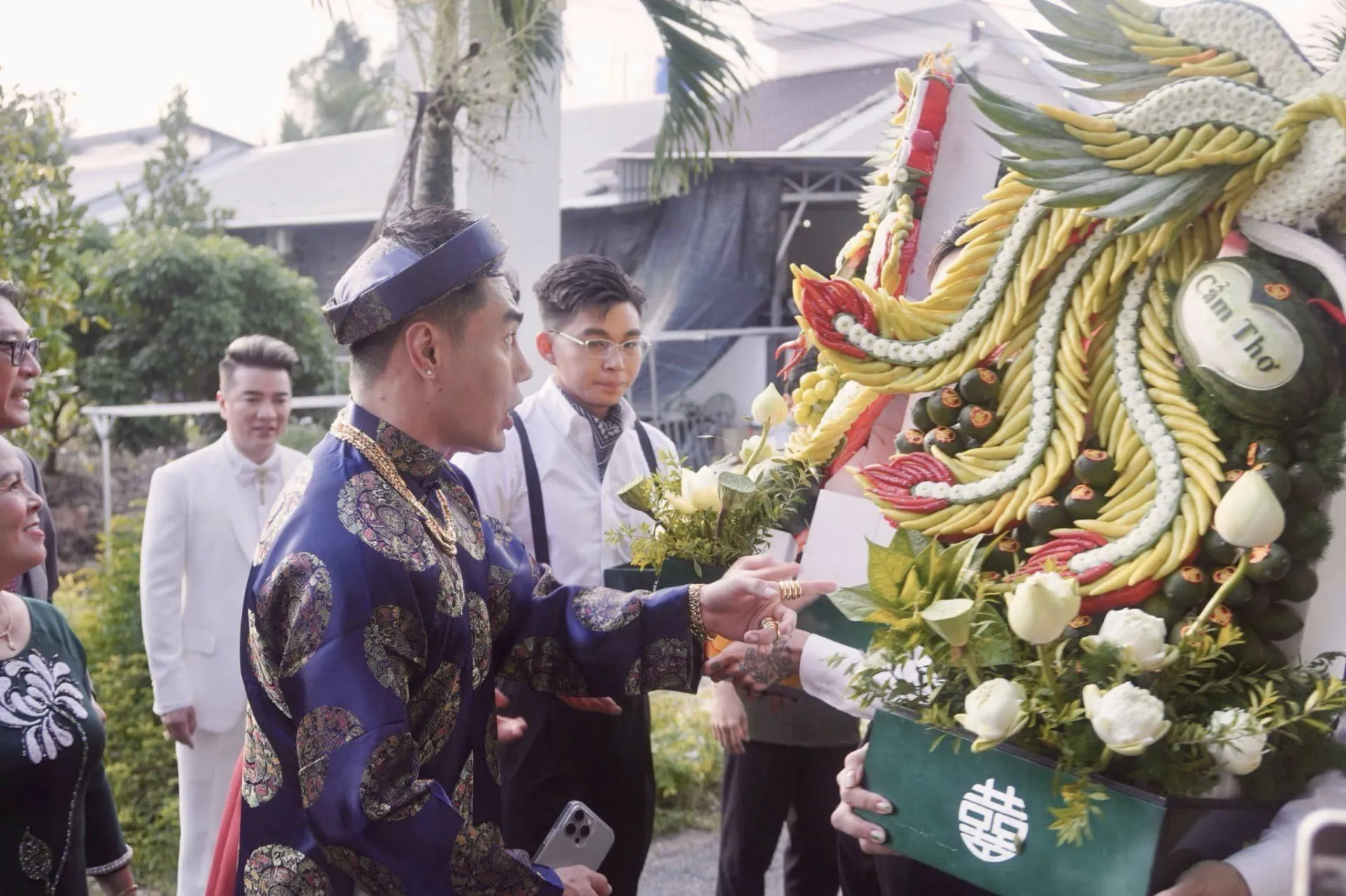 cap-nhat-dam-cuoi-dong-thap-cua-puka--gin-tuan-kiet-chu-re-da-cang-bi-duong-lam-nhac-nho-phai-xin-loi-14