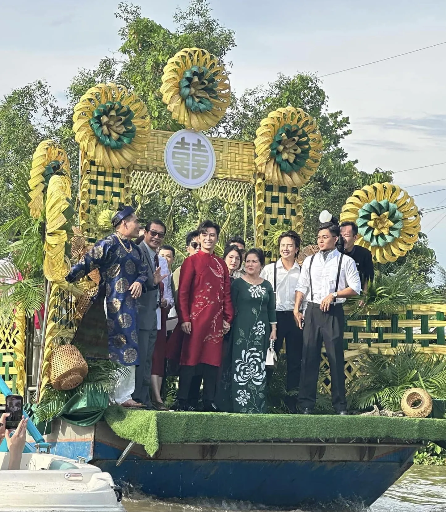 cap-nhat-dam-cuoi-dong-thap-cua-puka--gin-tuan-kiet-chu-re-da-cang-bi-duong-lam-nhac-nho-phai-xin-loi-15