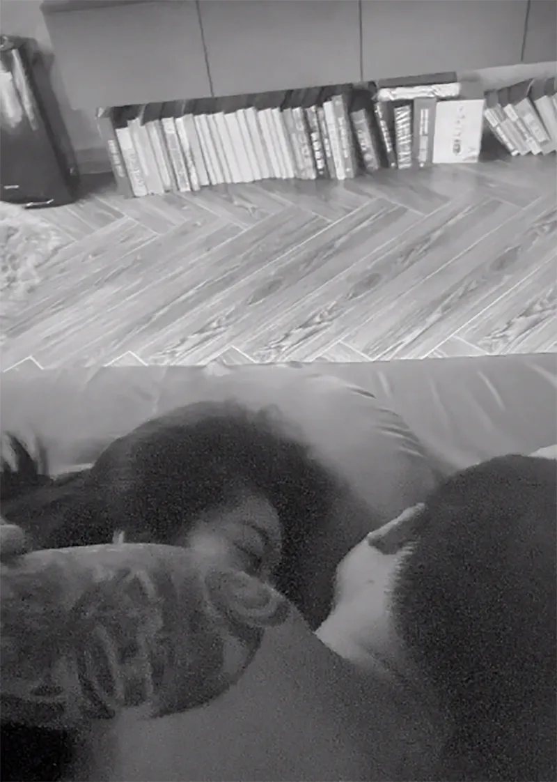 ban-trai-duoc-nam-em-cong-khai-anh-than-mat-la-ai-2