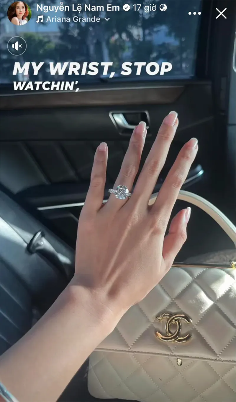 ban-trai-duoc-nam-em-cong-khai-anh-than-mat-la-ai-7