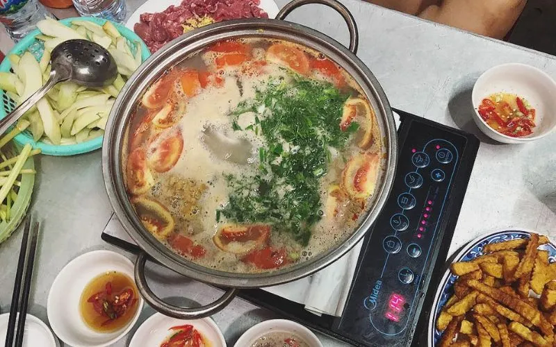 can-canh-gia-dinh-dang-an-lau-o-nha-hang-thi-bep-bat-ngo-phat-no-canh-bao-nguy-co-tiem-an-4