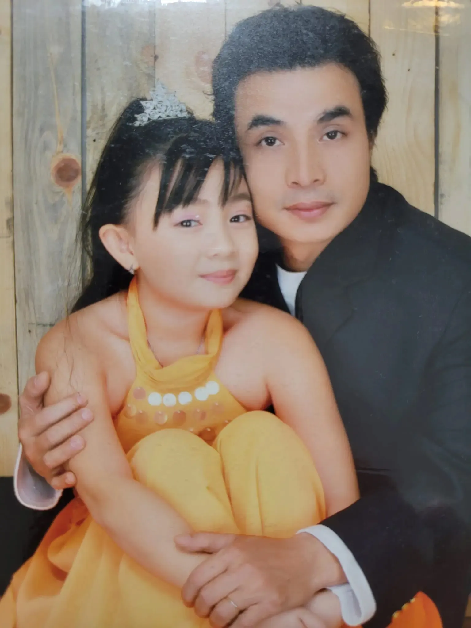 ven-rem-chuyen-be-xuan-mai-2-tuoi-bi-bat-di-hat-de-kiem-tien-sau-26-nam-bo-ruot-he-lo-toan-bo-7