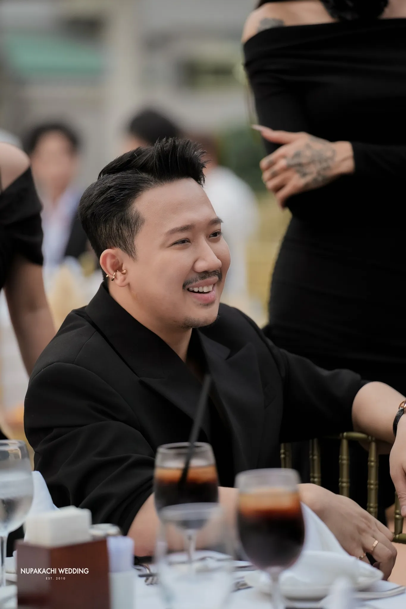 bat-ngo-bi-co-dau-gai-len-san-khau-hat-1-bai-cach-xu-ly-cua-tran-thanh-duoc-khen-qua-tinh-te-5