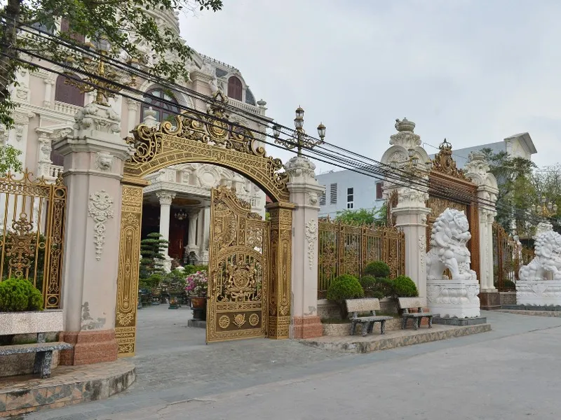 choang-canh-lau-dai-biet-thu-ngop-troi-o-lang-dai-gia-mien-bac-tang-30-trieu-cho-nguoi-kho-khan-an-tet-5