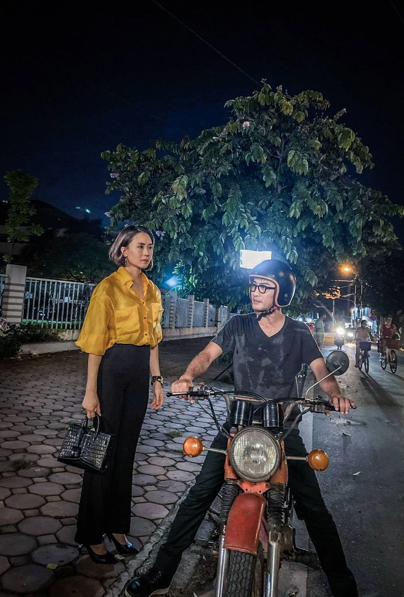 sao-nu-vbiz-hon-40-tuoi-van-khien-nhieu-dien-vien-nam-khat-khao-duoc-hon-ket-hon-nhung-giau-mat-chong-suot-15-nam-7