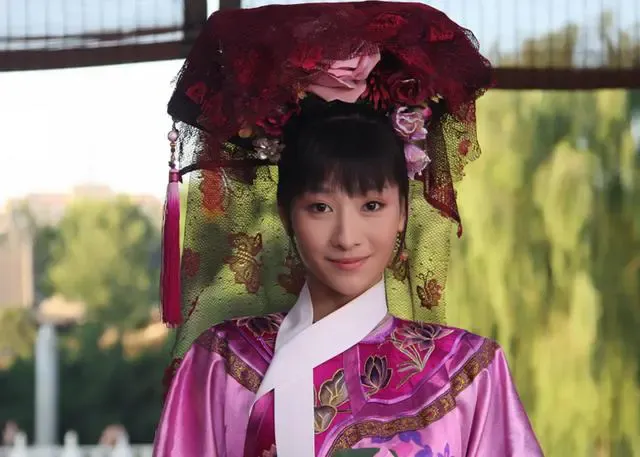 ac-nu-man-anh-dien-xuat-dinh-den-muc-sau-10-nam-bien-mat-khoi-showbiz-van-bi-mang-con-gai-bi-nguyen-rua-2