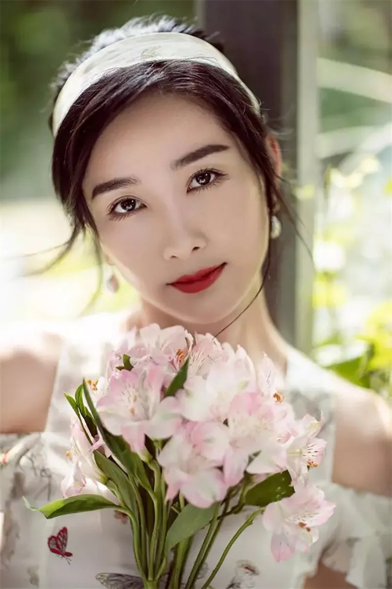 ac-nu-man-anh-dien-xuat-dinh-den-muc-sau-10-nam-bien-mat-khoi-showbiz-van-bi-mang-con-gai-bi-nguyen-rua-9