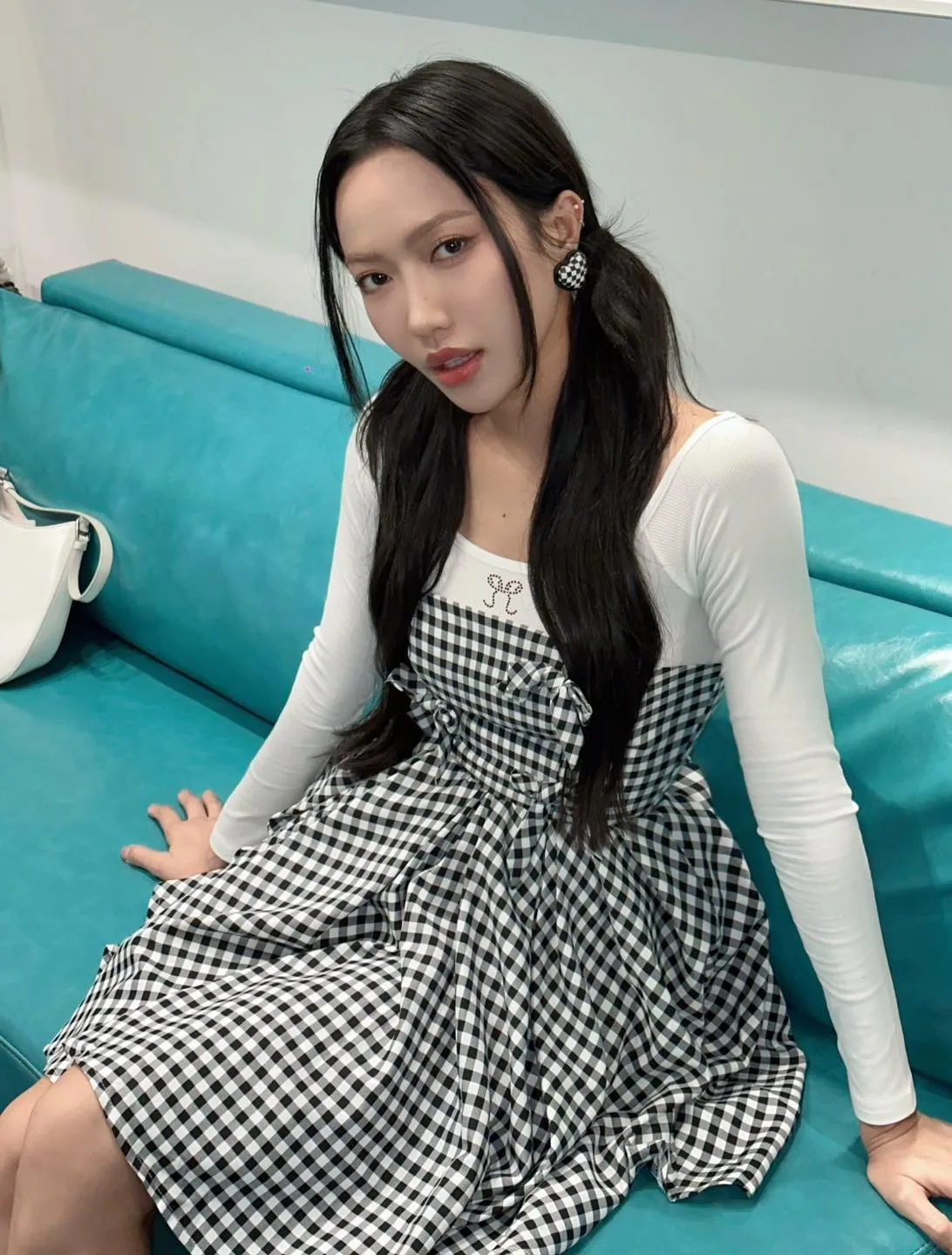 dieu-nhi-bi-mot-chi-dai-boc-tran-tinh-cach-de-dat-va-hoi-kho-gan-trong-show-chi-dep-2023-4