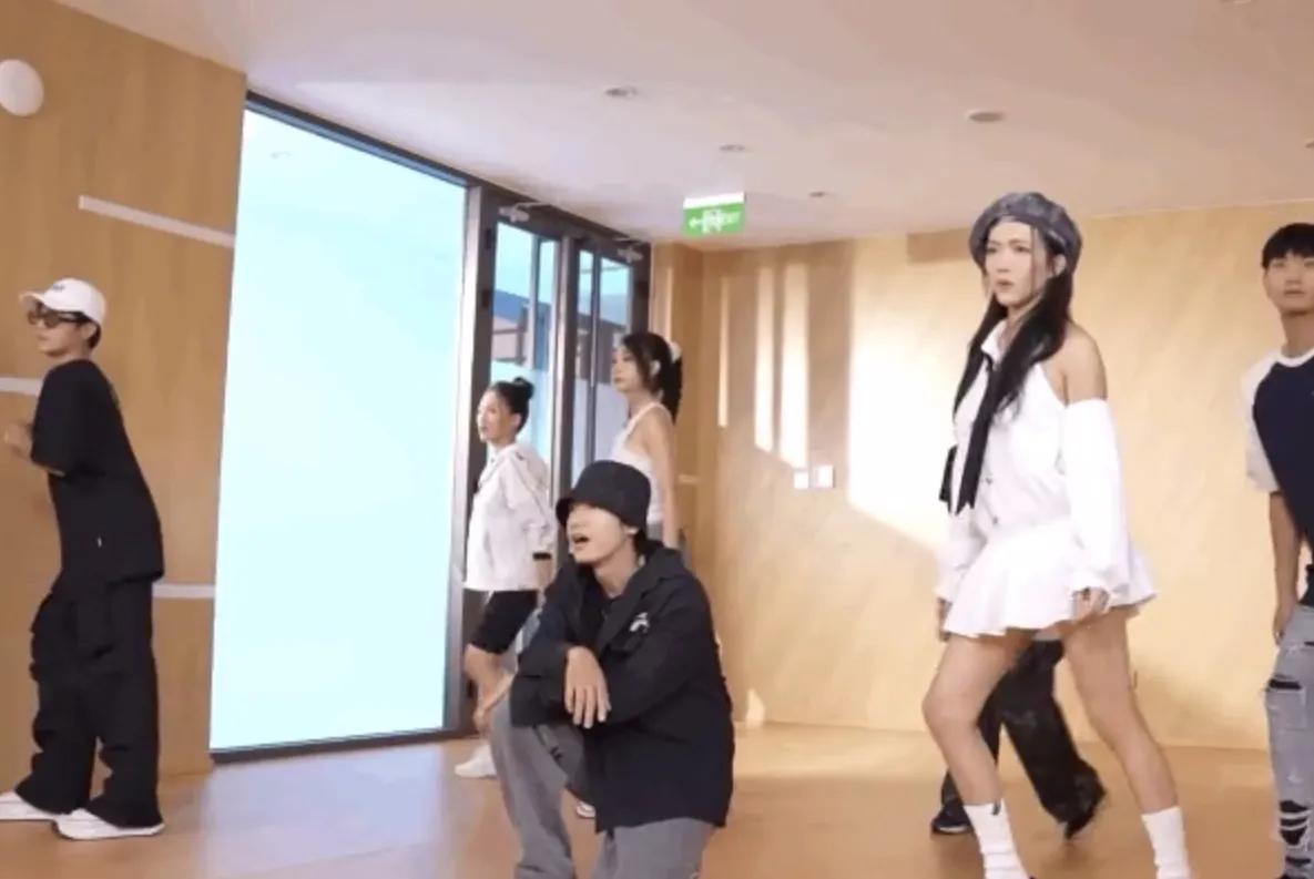 soi-canh-team-le-quyen-tu-luyen-vu-dao-netizen-nghi-vi-muon-tranh-quang-dang--thai-trinh-cham-mat-2