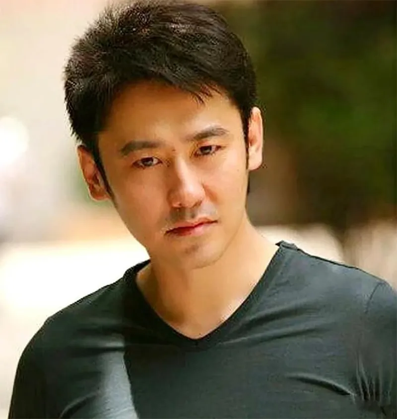 sao-nam-bi-to-quan-he-voi-8-nguoi-phu-nu-bi-duoi-khoi-showbiz-nay-lai-lien-quan-den-vu-be-boi-1500-ty-4