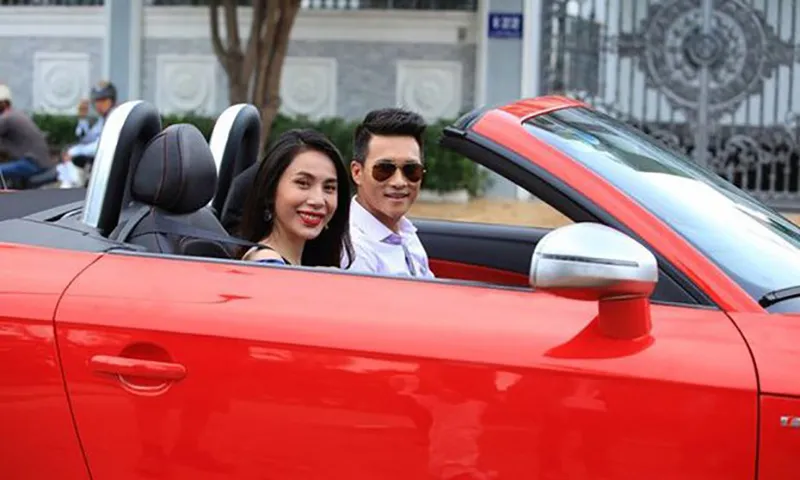cong-vinh--thuy-tien-lam-nghe-gi-ma-chong-chuyen-nong-cho-vo-2-ty-de-vo-dung-livestream-ban-hang-12