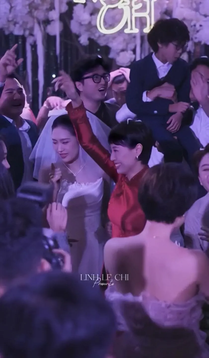 lo-khoanh-khac-me-doan-hai-my-xa-vai-ba-sui-quay-het-nac-trong-tiec-cuoi-cua-con-gai-1