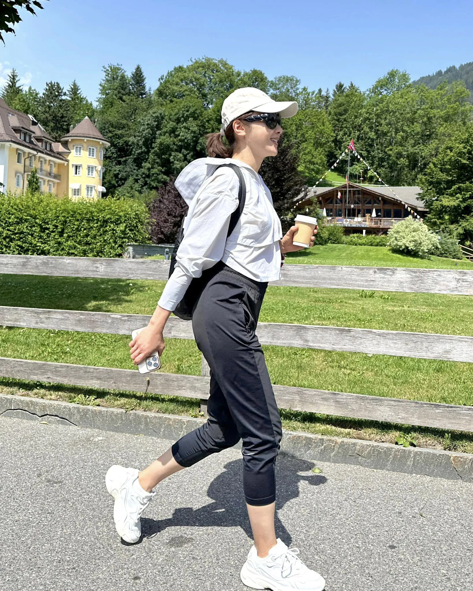 nhan-sac-nu-dien-vien-khien-ty-phu-khuyet-tat-say-me-cuoi-ve-lam-vo-tuoi-u60-ai-cung-ao-uoc-4