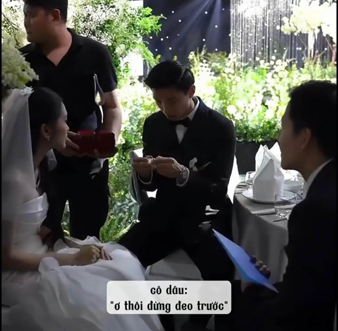 hau-truong-dam-cuoi-doan-van-hau--doan-hai-my-co-dau-xanh-mat-khi-thay-chu-re-lam-1-dieu-kieng-ky-1