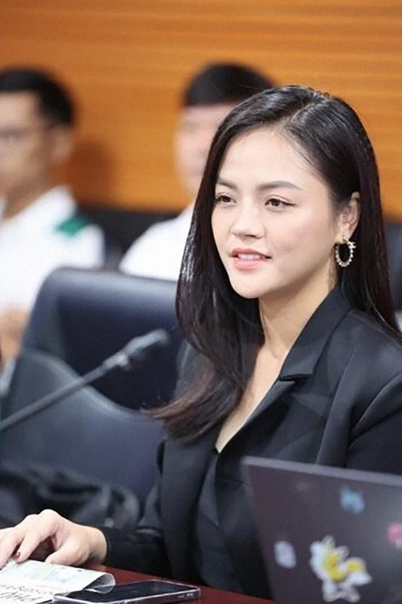 nu-dien-vien-35-tuoi-vua-thong-bao-mang-thai-tiep-tuc-don-tin-vui-khi-duoc-nhan-bang-khen-cua-nha-nuoc-3