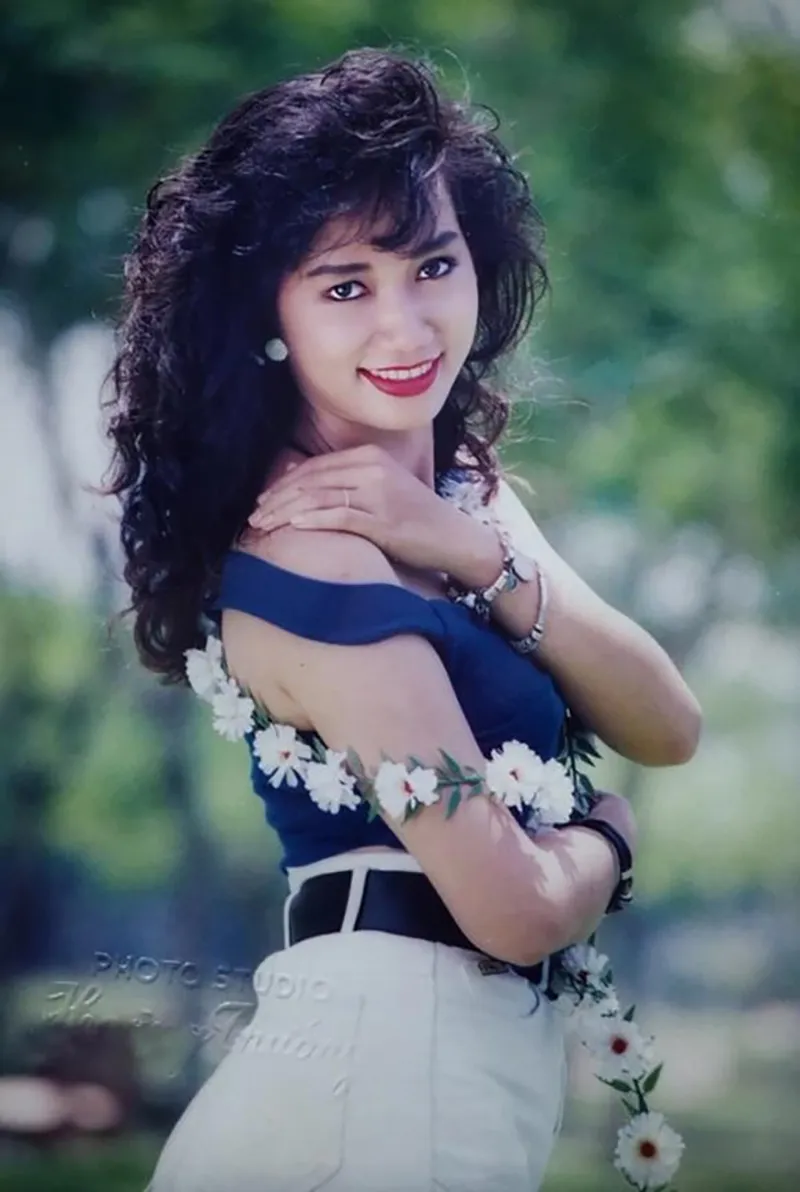 nhan-sac-u60-cua-nu-hoang-anh-lich-mot-thoi-tung-bi-chong-sap-cuoi-ngoai-tinh-ban-than-cuoc-song-hien-ra-sao-1