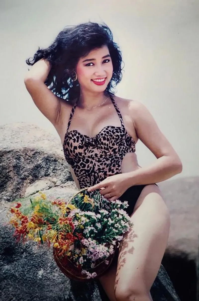 nhan-sac-u60-cua-nu-hoang-anh-lich-mot-thoi-tung-bi-chong-sap-cuoi-ngoai-tinh-ban-than-cuoc-song-hien-ra-sao-2