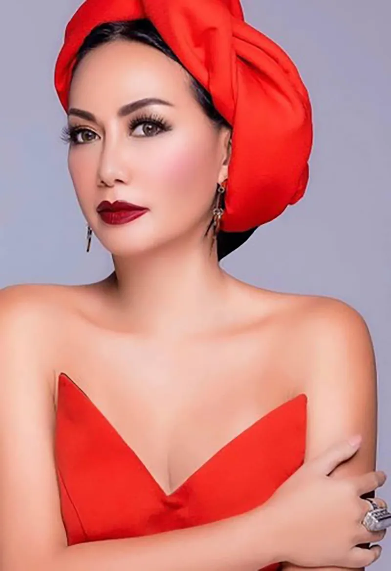 nhan-sac-u60-cua-nu-hoang-anh-lich-mot-thoi-tung-bi-chong-sap-cuoi-ngoai-tinh-ban-than-cuoc-song-hien-ra-sao-5