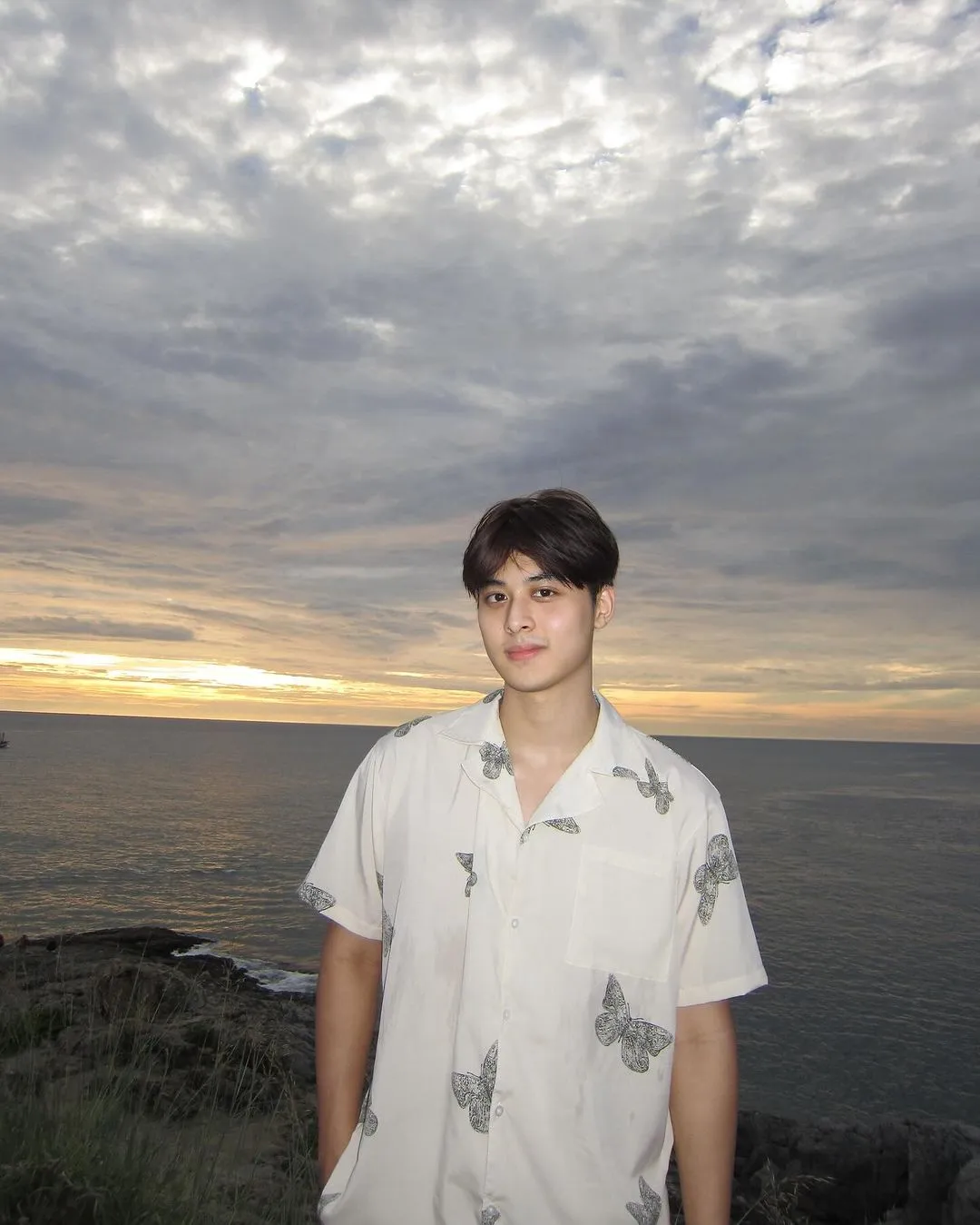 nu-than-chuyen-gioi-bi-nghi-lo-hint-hen-ho-voi-nam-dien-vien-kem-3-tuoi-check-in-o-bai-bien-cuc-lang-man-3