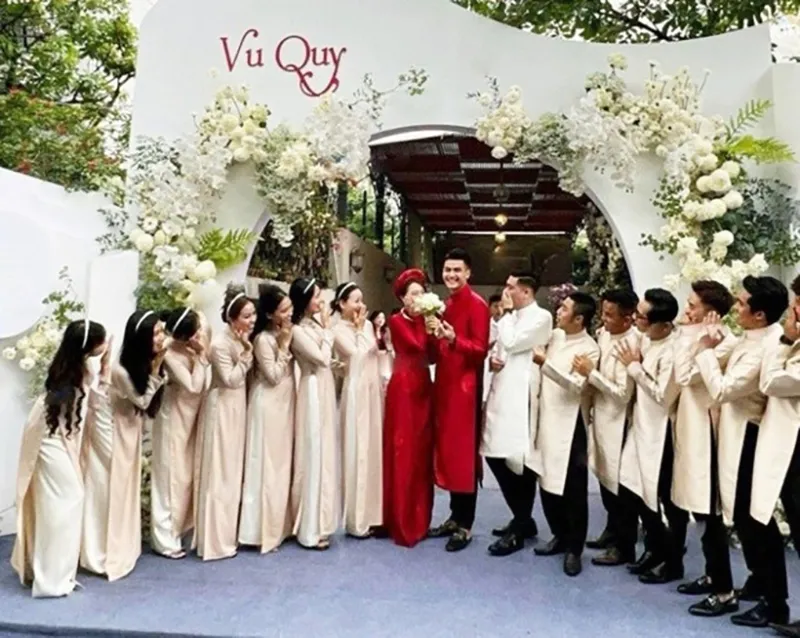 sieu-mau-la-ban-trai-quoc-dan-lo-dien-cung-vo-trong-hon-le-o-da-lat-gia-the-co-dau-khong-phai-dang-vua-33