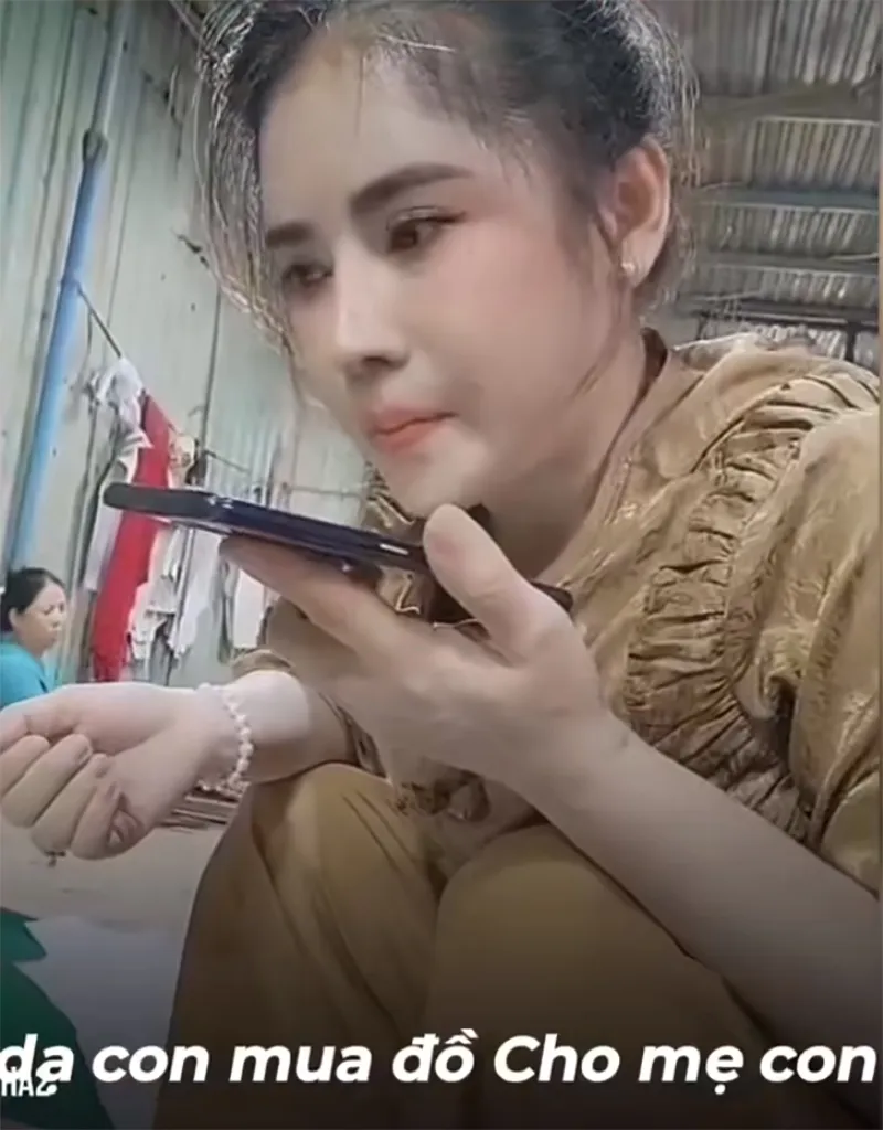 be-gai-mua-hang-tren-mang-nhung-khong-co-tien-tra-biet-ly-do-chu-shop-xuc-dong-con-tang-them-1-trieu-1