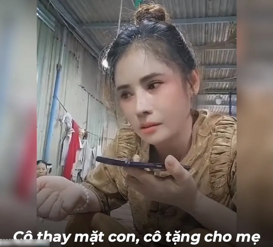be-gai-mua-hang-tren-mang-nhung-khong-co-tien-tra-biet-ly-do-chu-shop-xuc-dong-con-tang-them-1-trieu-2