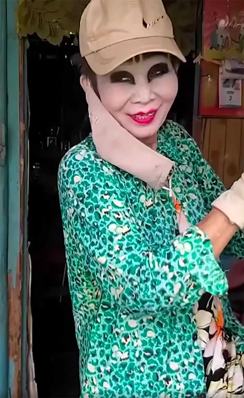 nguoi-phu-nu-u50-trang-diem-ca-ngay-lan-dem-khong-bao-gio-de-mat-moc-cho-chong-thay-suot-30-nam-2