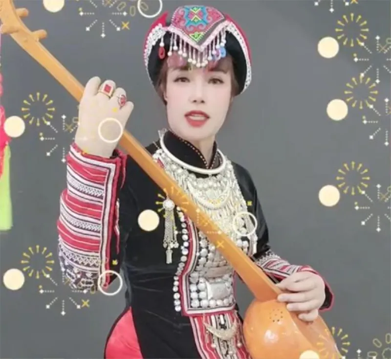 co-dau-thu-sao-u70-gay-sot-khi-cuoi-chong-kem-35-tuoi-nay-xuat-hien-voi-khuon-mat-nhu-gai-18-2