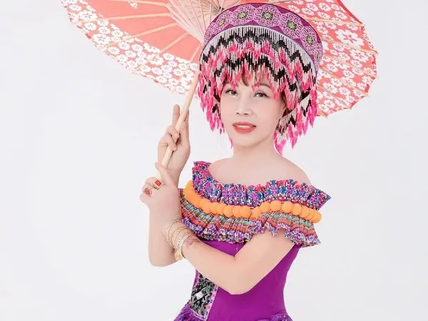 co-dau-thu-sao-u70-gay-sot-khi-cuoi-chong-kem-35-tuoi-nay-xuat-hien-voi-khuon-mat-nhu-gai-18-6