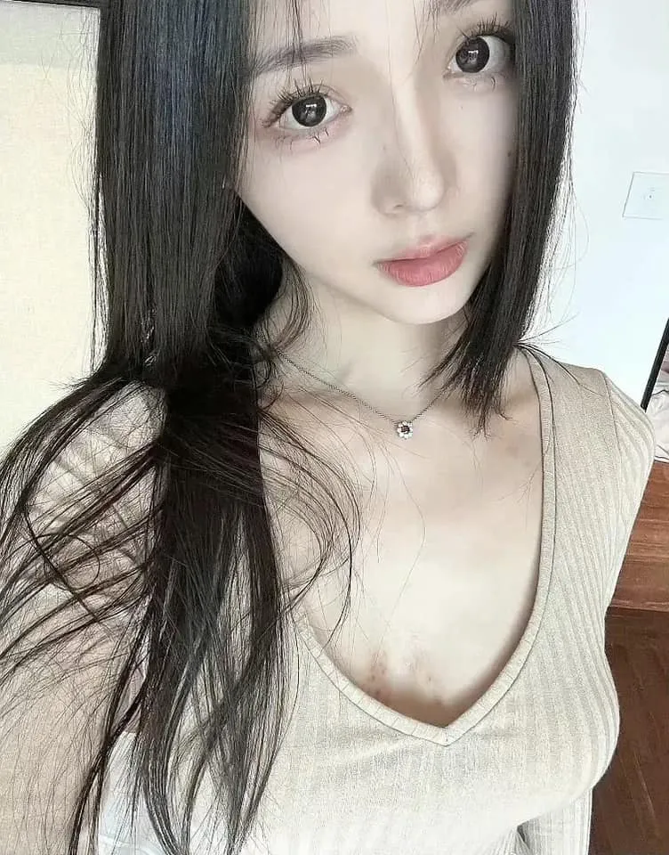 ban-gai-hot-girl-mang-cua-sao-nam-noi-tieng-chup-anh-tre-nai-lo-vet-nhay-cam-netizen-canh-cao-coi-chung-mang-hoa-1