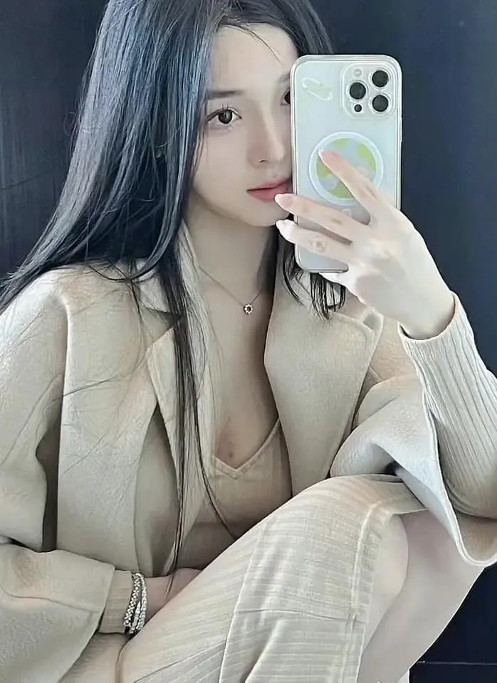 ban-gai-hot-girl-mang-cua-sao-nam-noi-tieng-chup-anh-tre-nai-lo-vet-nhay-cam-netizen-canh-cao-coi-chung-mang-hoa-2