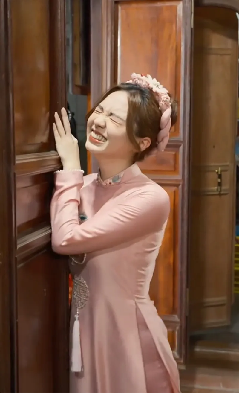 tiktoker-ha-ma-tau-xuat-hien-cuc-xinh-lam-dam-hoi-lan-dau-he-lo-co-ngoi-nha-khung-toan-do-go-6