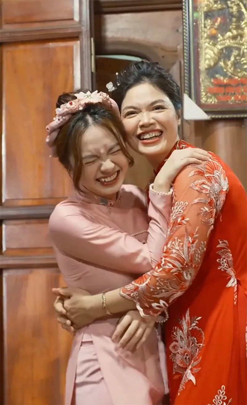 tiktoker-ha-ma-tau-xuat-hien-cuc-xinh-lam-dam-hoi-lan-dau-he-lo-co-ngoi-nha-khung-toan-do-go-7