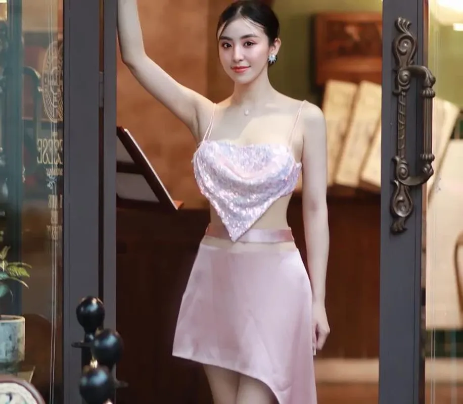 hot-girl-banh-trang-tron-noi-tieng-mot-thoi-lot-xac-khong-ai-nhan-ra-sau-10-nam-nhung-tinh-duyen-lan-dan-9