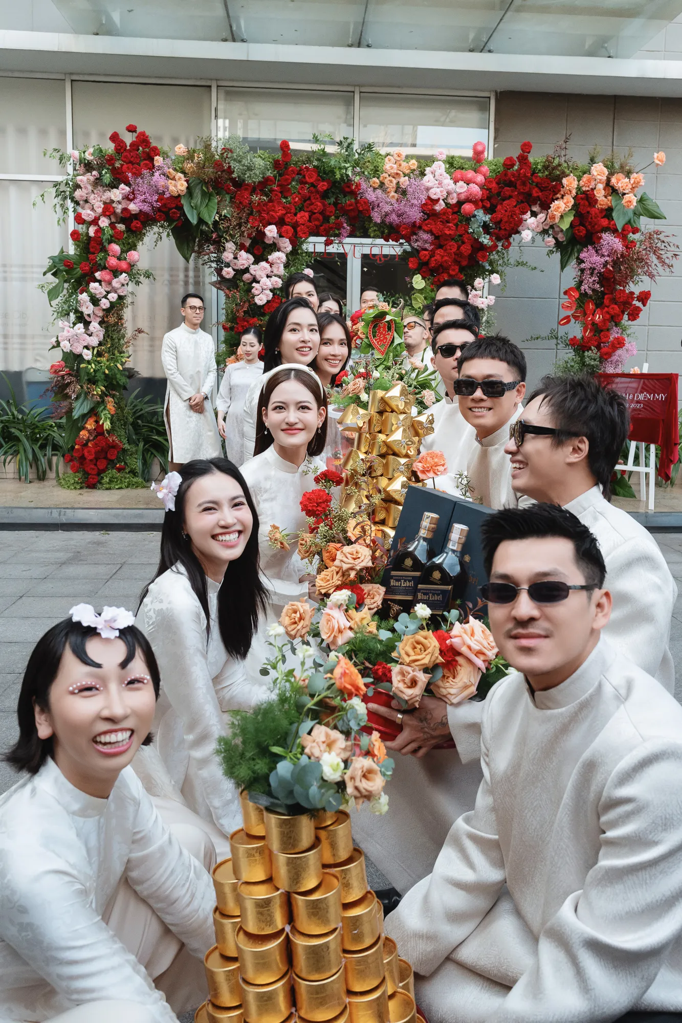 mot-sao-nu-vbiz-di-dam-cuoi-diem-my-9x-tao-hinh-co-1-0-2-bi-netizen-doi-day-ra-khoi-khung-hinh-4