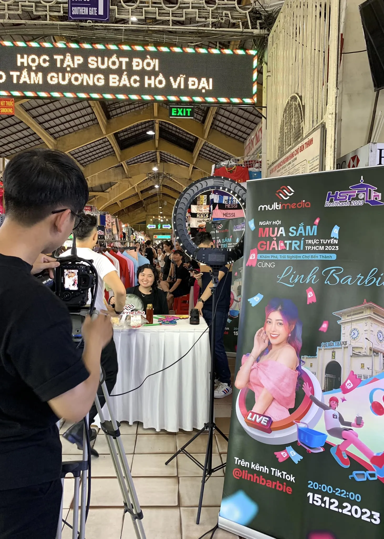 tieu-thuong-cho-ben-thanh-bo-ngo-khi-lan-dau-livestream-ban-hang-tren-mang-chi-5-phut-da-het-sach-hang-1