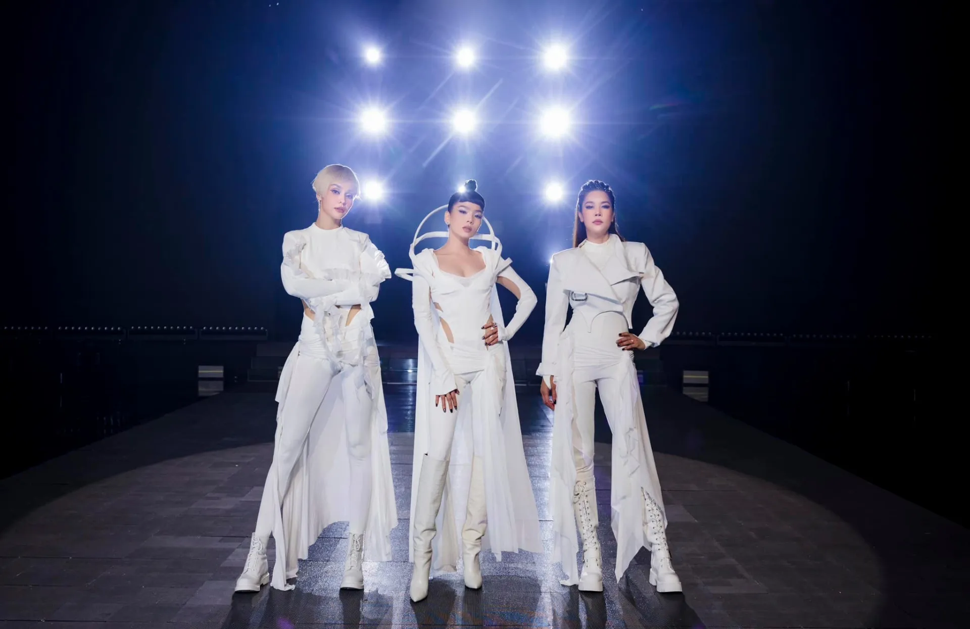 ngoai-trang-phap-mlee-duoc-goi-la-chien-than-da-nang-cua-chi-dep-2023-2-lan-lam-nhom-truong-can-ca-dance-rap-3